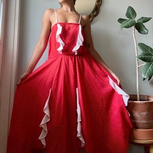 Flowy vintage polka dot dress 🤍